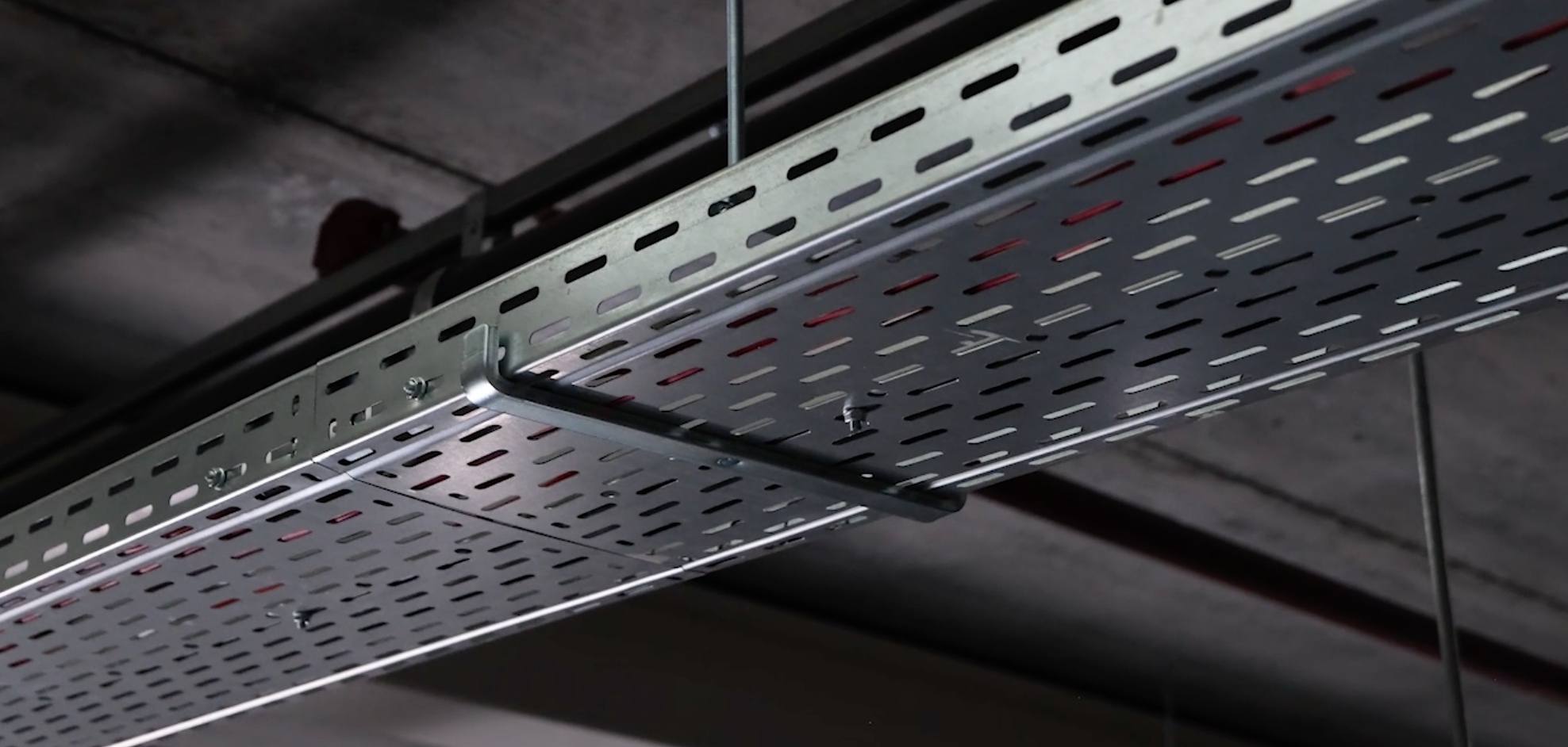 Niedax levert kabeldraagsystemen voor logistiek project DSV Moerdijk (video)