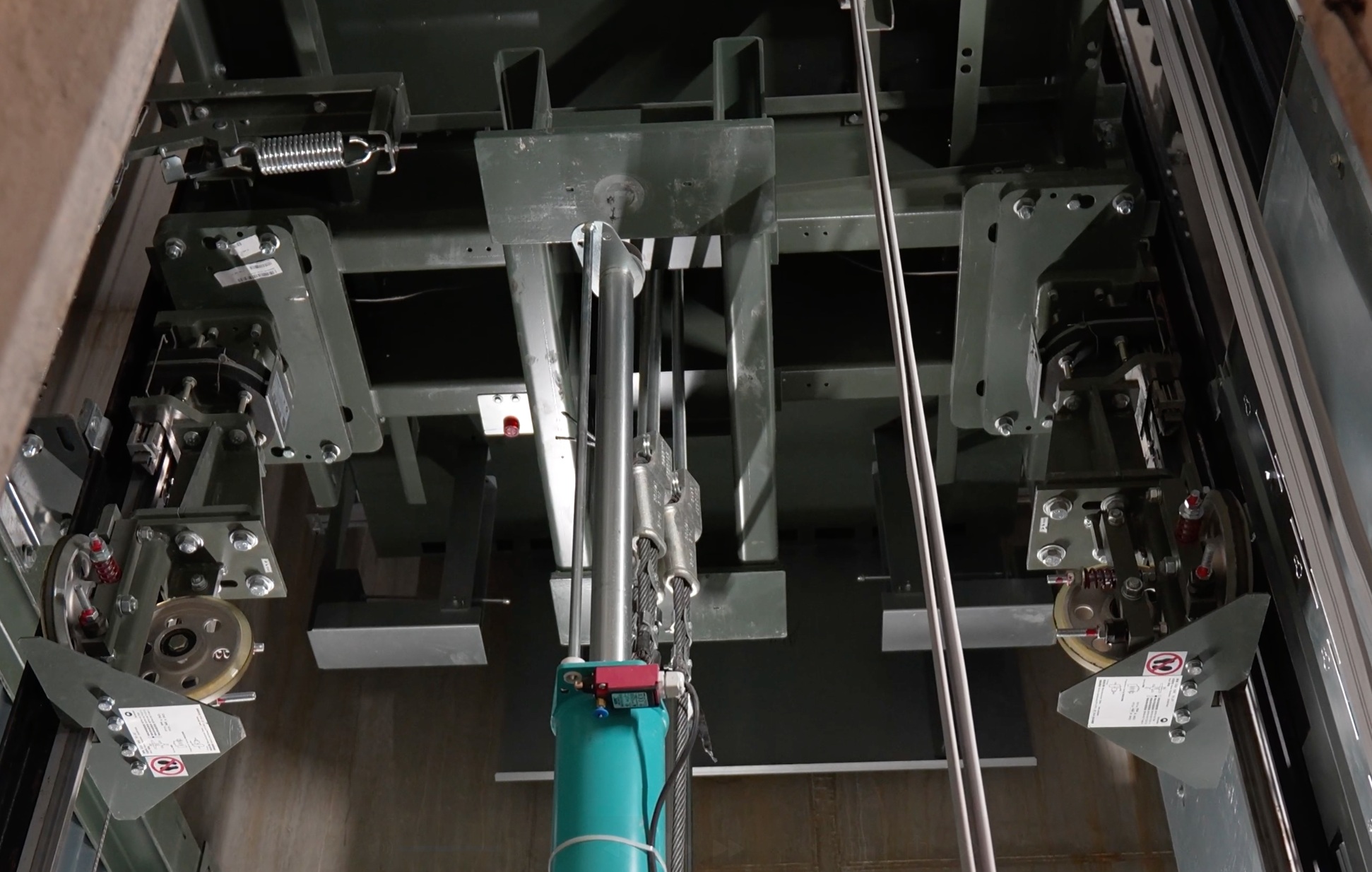 Schindler installeert liftinstallatie in Post Tower Rotterdam (video)