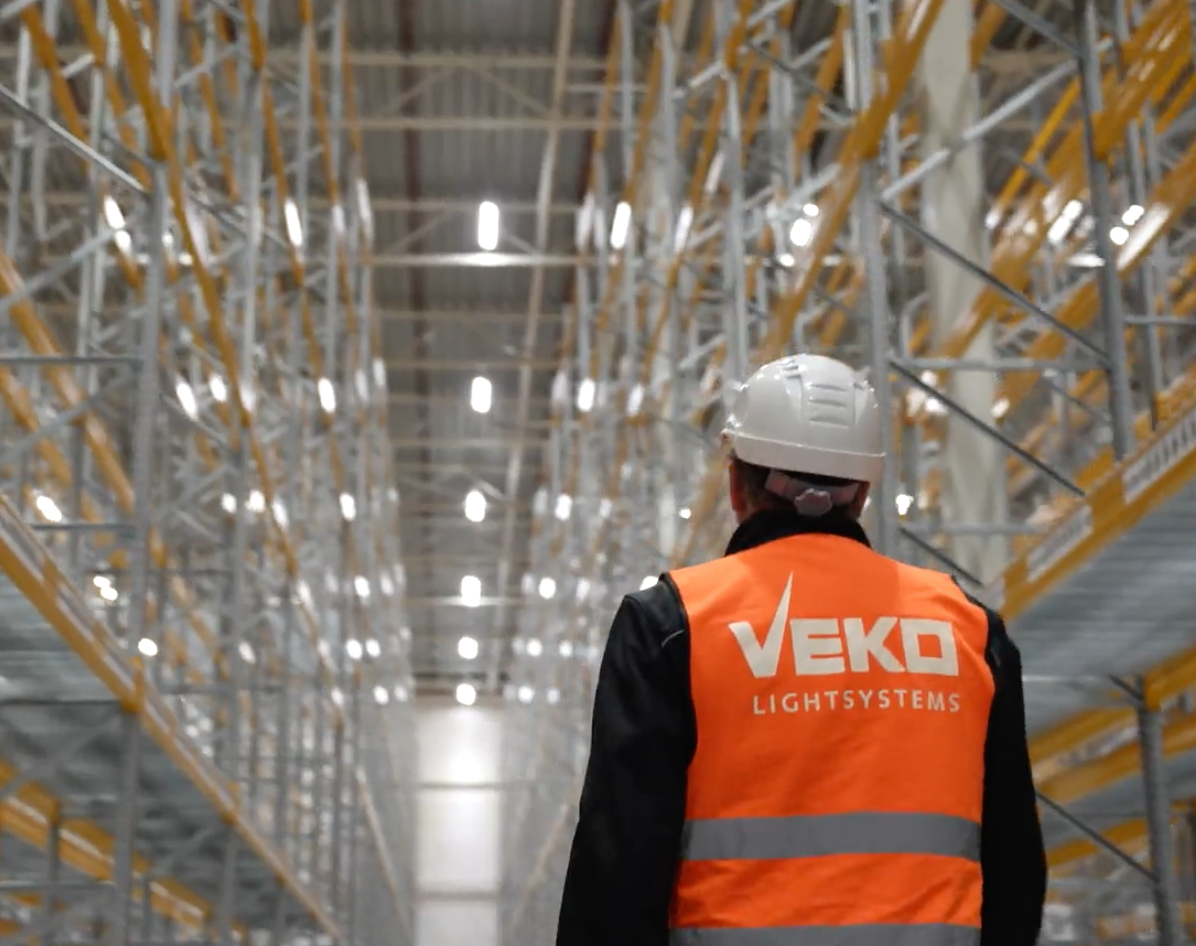 Veko Lightsystems verlicht DSV Moerdijk met slimme lichtlijnen (video)